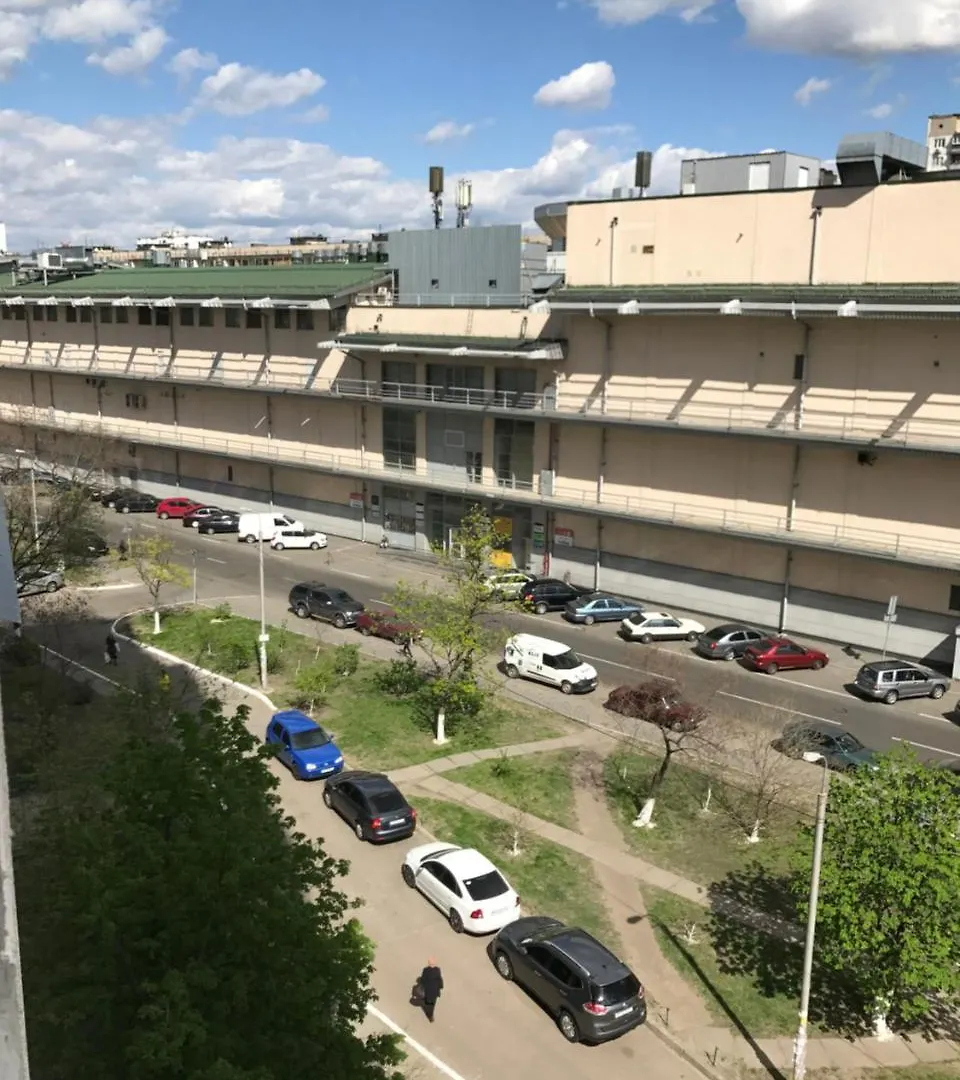 Obolon Metro Station Apartamento Kiev