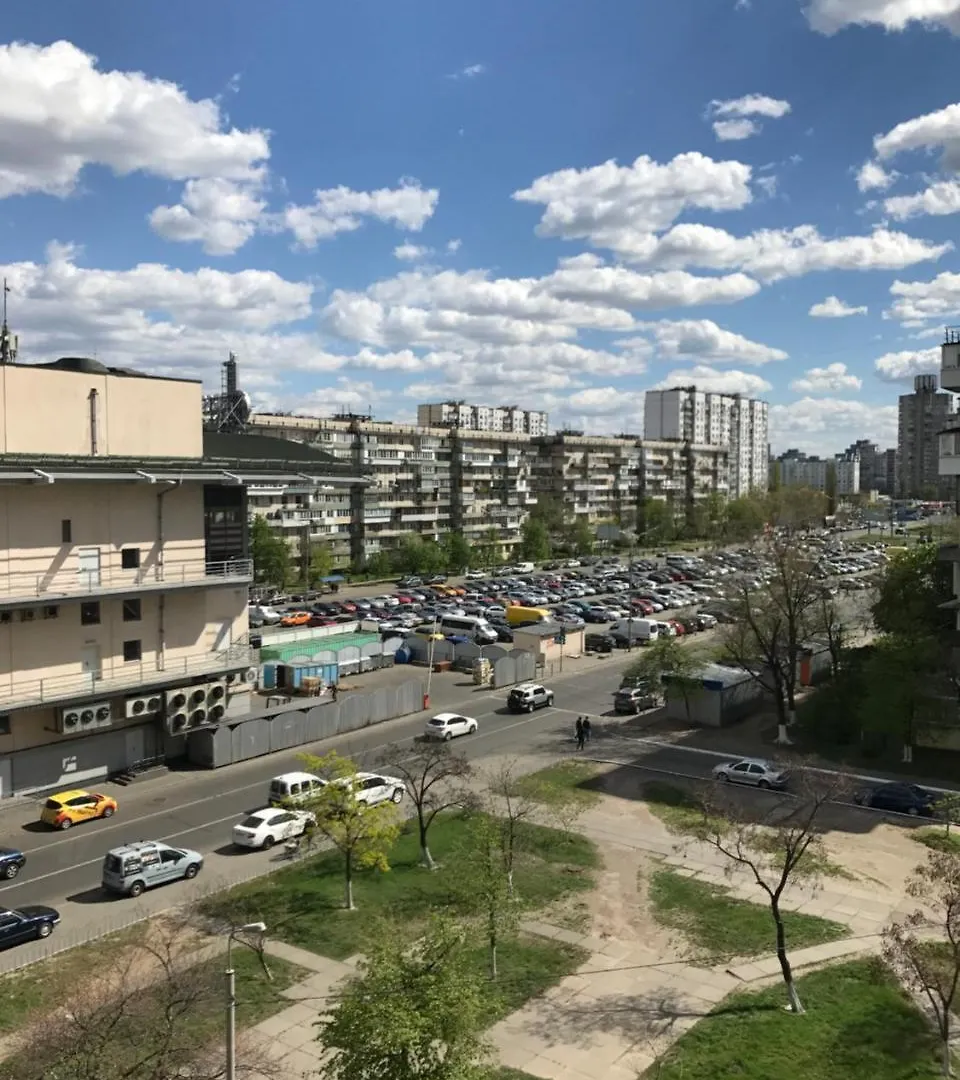 Obolon Metro Station Apartamento Kiev